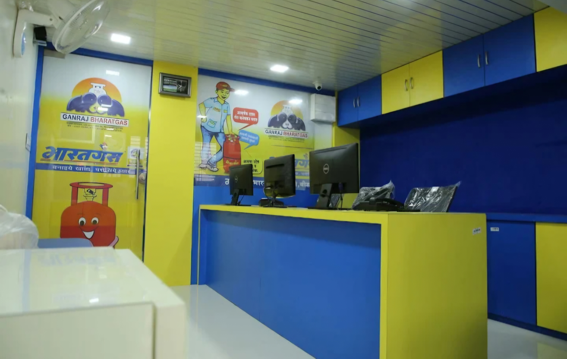 Customer Service Desk
